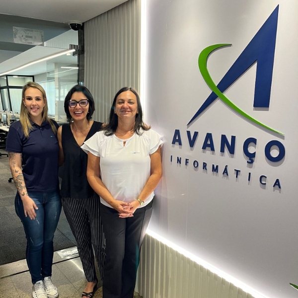 Com agenda de capacitações e benefícios, Sindinfor realiza visita à empresa Avanço Informática